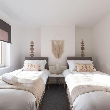 Beautiful 4 Bedroom House Reading Bagian luar foto