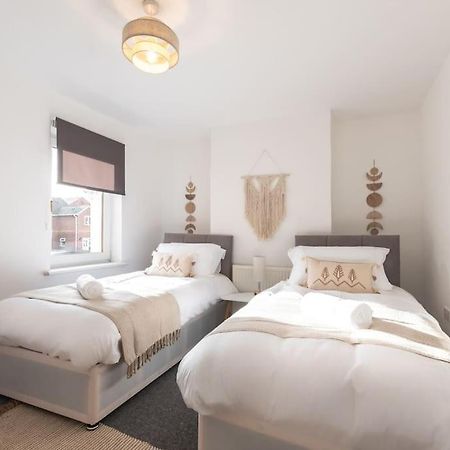 Beautiful 4 Bedroom House Reading Bagian luar foto