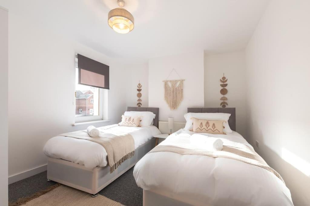 Beautiful 4 Bedroom House Reading Bagian luar foto