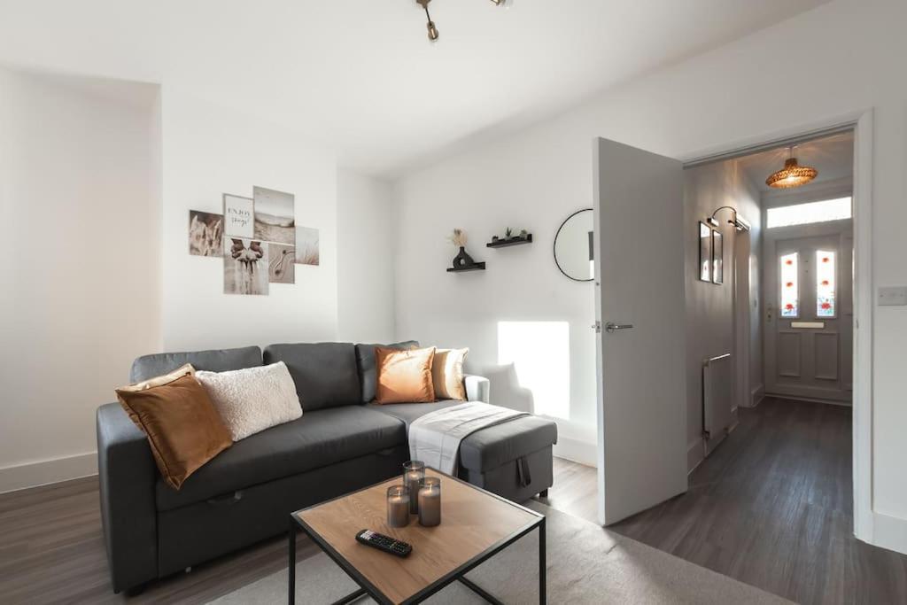 Beautiful 4 Bedroom House Reading Bagian luar foto