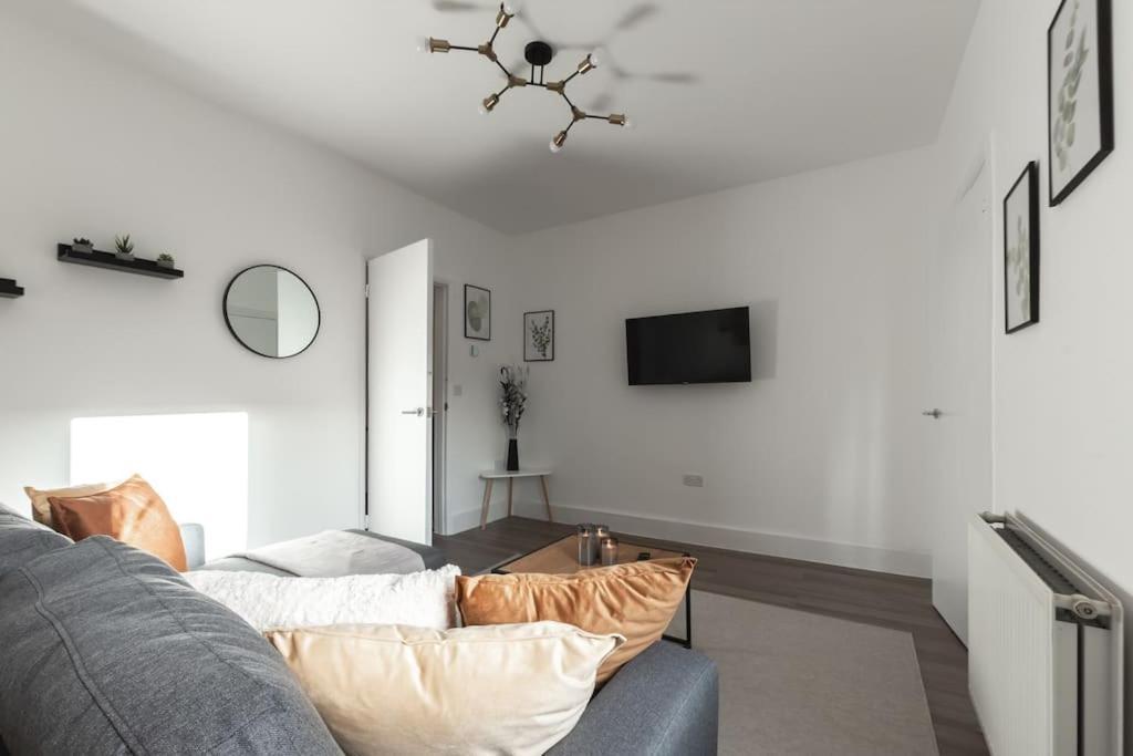 Beautiful 4 Bedroom House Reading Bagian luar foto