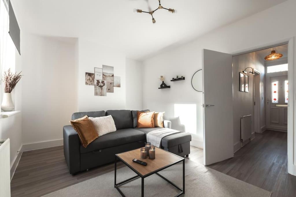 Beautiful 4 Bedroom House Reading Bagian luar foto